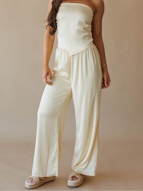 By Together Butter Yellow Satin Wide Leg Pants Size Large NWT
